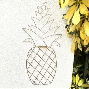 Wire Pineapple Hanging Wall Decal